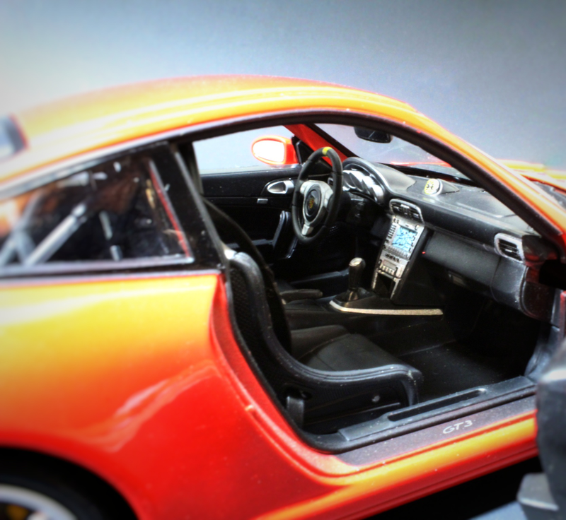 Illustration for article titled 1:18 Scale Porsche 997 GT3 by Welly